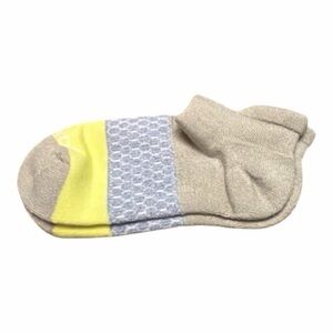 🆕 Bombas Gray and Yellow Ankle Socks
Size Medium